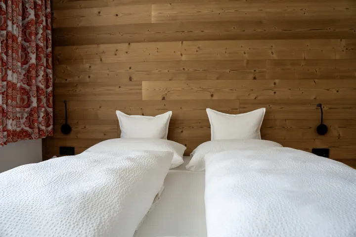 Doppelbett im dritten Schlafzimmer